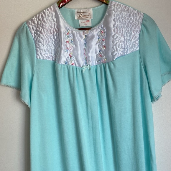 🦋Tradition vintage women’s nightgown aqua polyester size large. - Picture 2 of 12